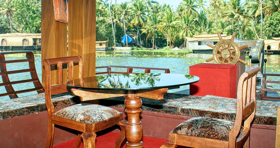 two-bedroom-kerlahouseboats